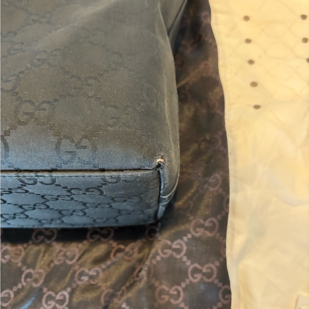 Gucci Black Monogram Shoulder Bag - Picture 5 of 8
